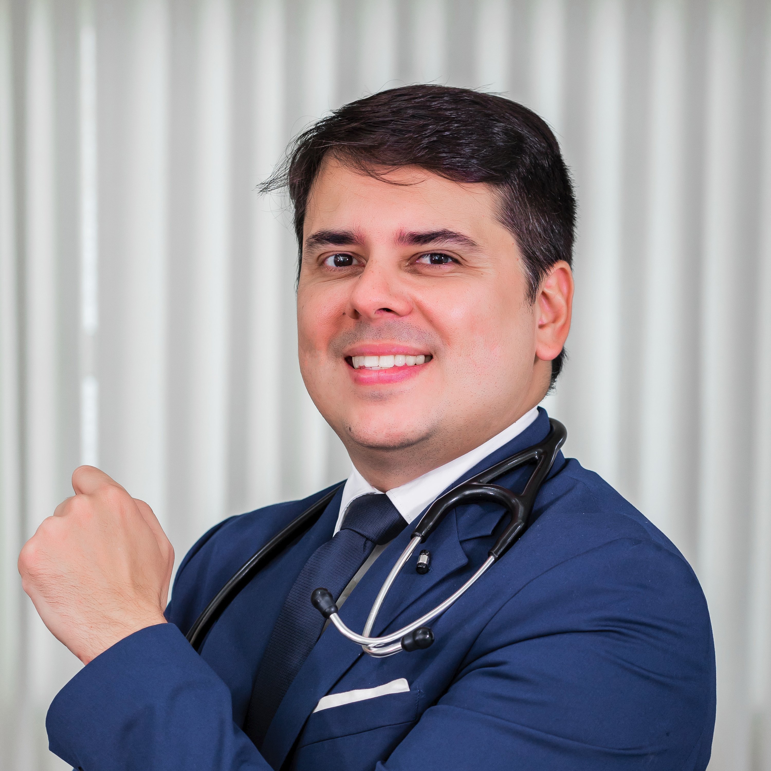 Dr. Antonio Vitor Almeida de Bastos - CRM-11247